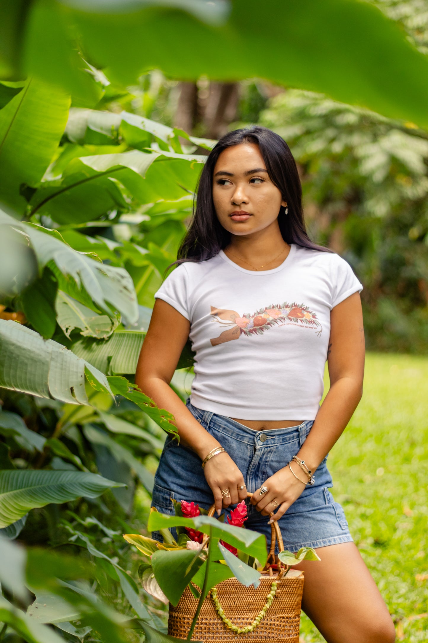 Lei of Love- White Making Lei Poʻo Cropped Baby Tee
