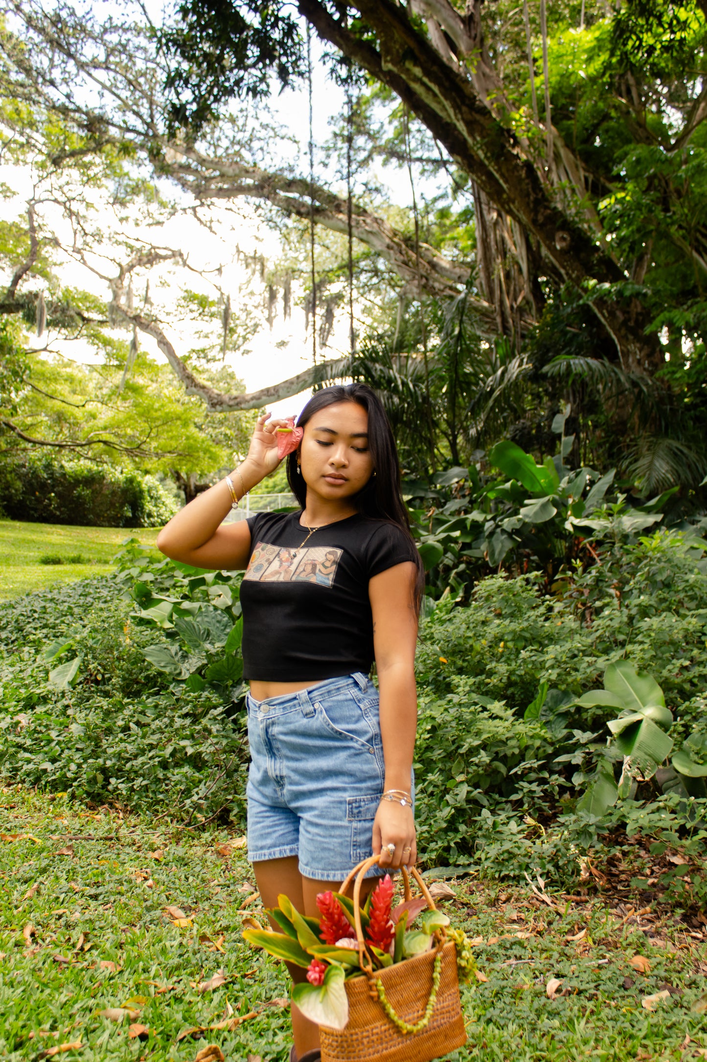 Lei of Love- Black Lei Poʻo Cropped Baby Tee