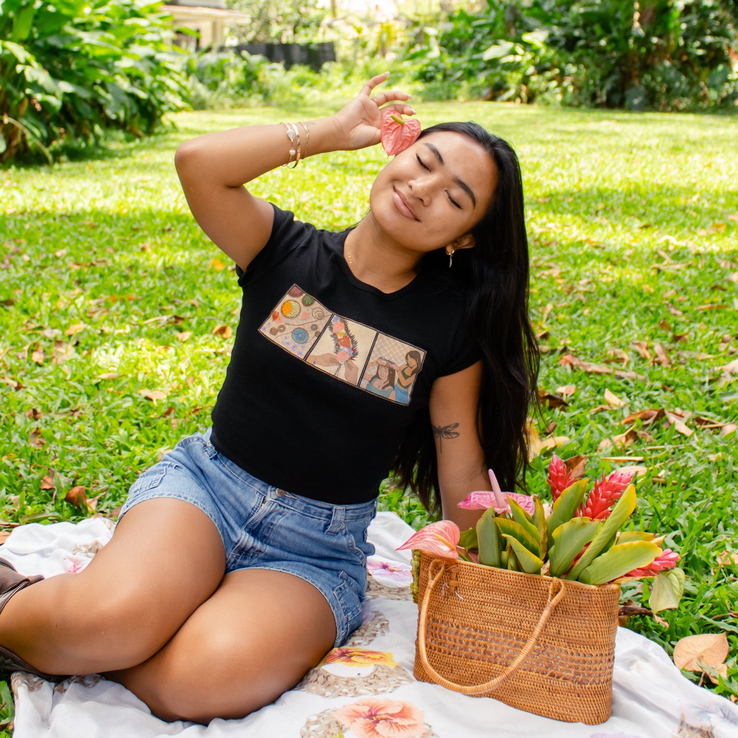 Lei of Love- Black Lei Poʻo Cropped Baby Tee