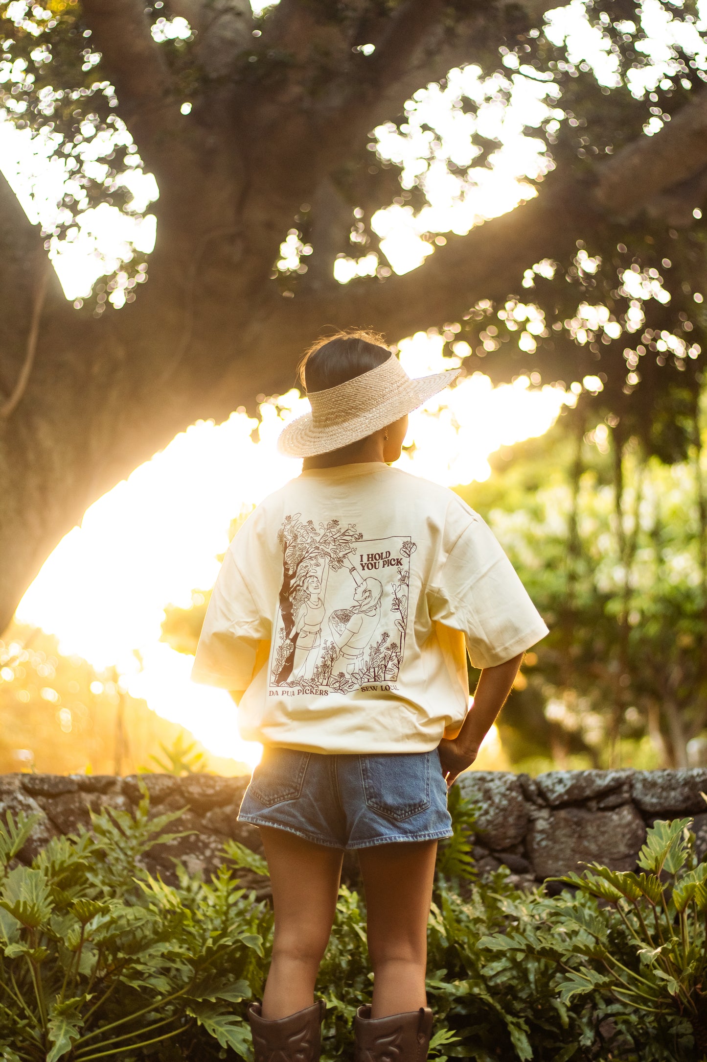 Da Pua Pickers- Beige Graphic Tee