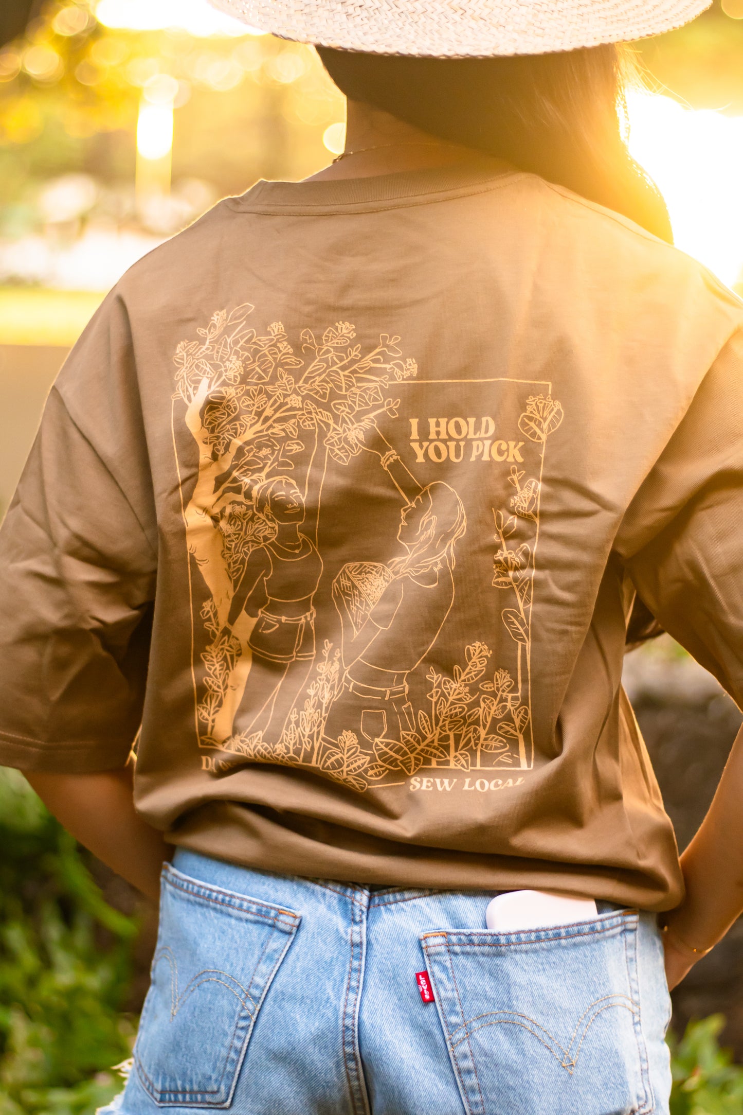 Da Pua Pickers- Brown Graphic Tee