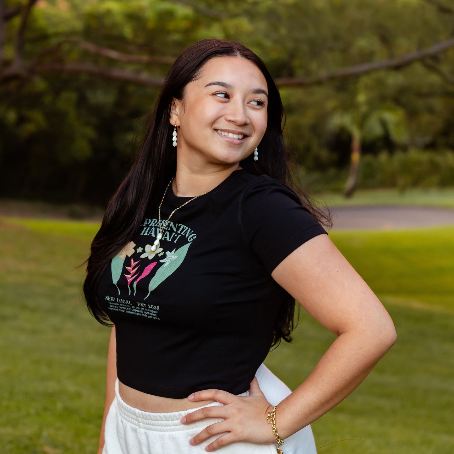 Pickin Home- Representing Hawaii Full Bouquet Black Cropped Baby Tee