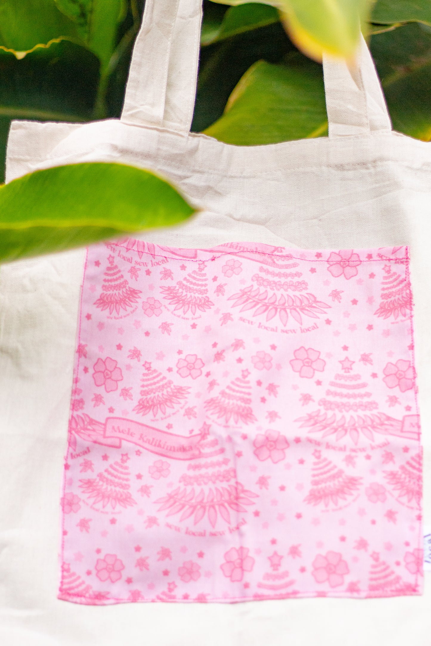 Maile- Mele Kalikimaka Pocket Tote Bag