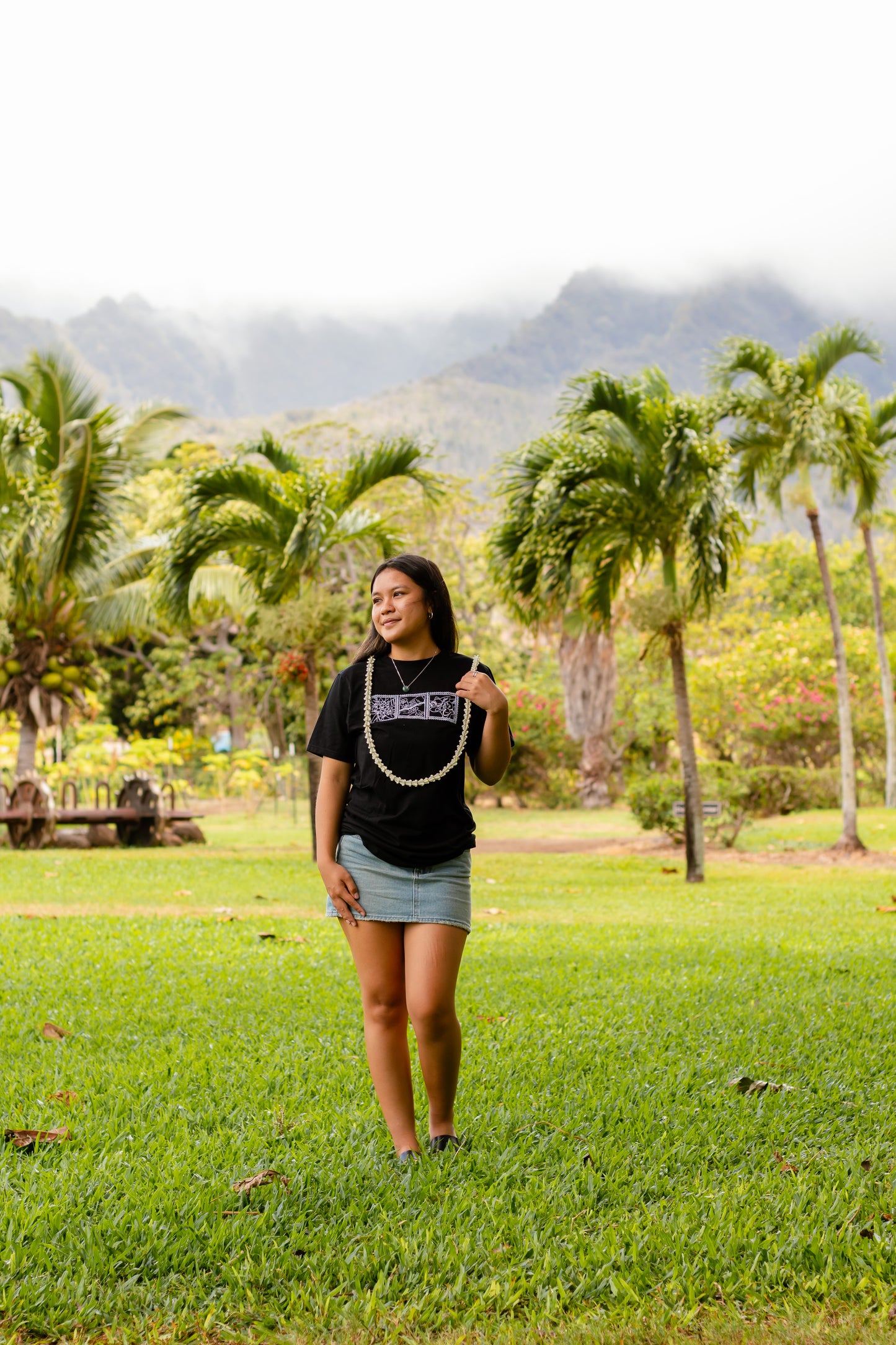 Lei of Love- Black Crown Flower Crewneck Graphic Tee