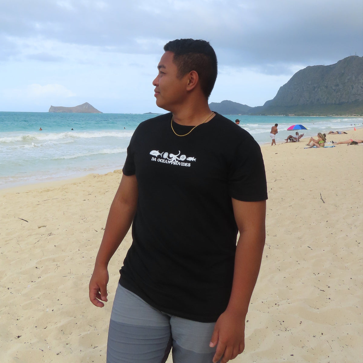 Hawaii Provides- Ocean Provides Black Crewneck Graphic Tee – Sew Local