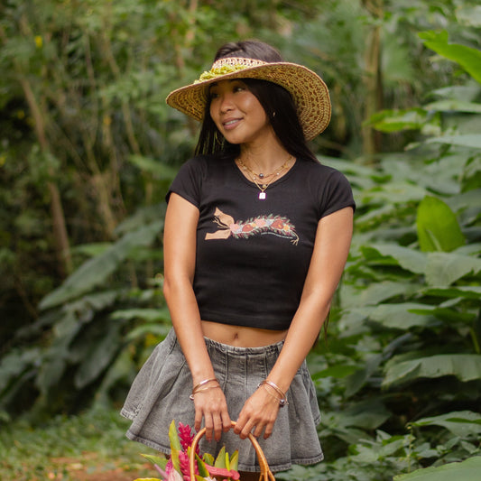 Lei of Love- Black Making Lei Poʻo Cropped Baby Tee