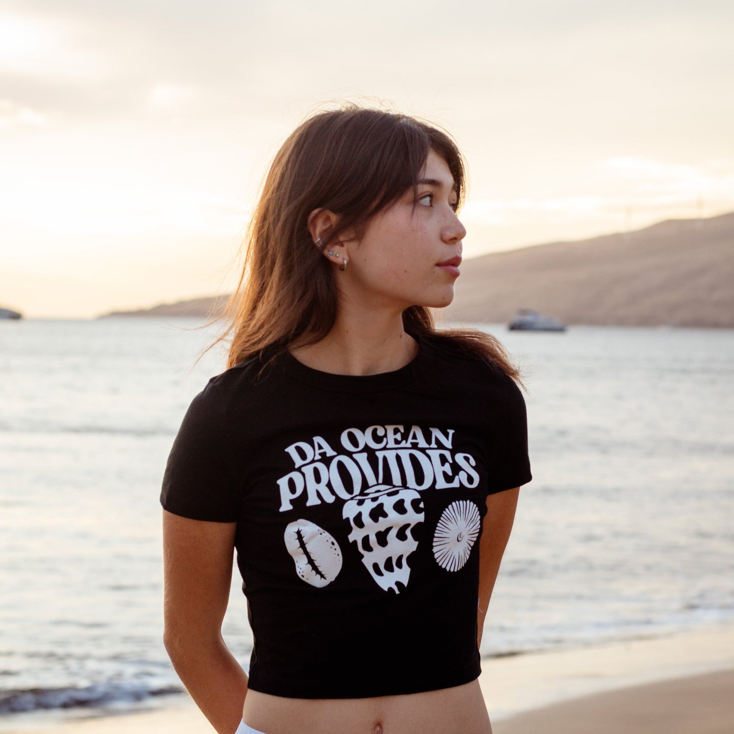 Hawaii Provides-Shells Black Cropped Baby Tee